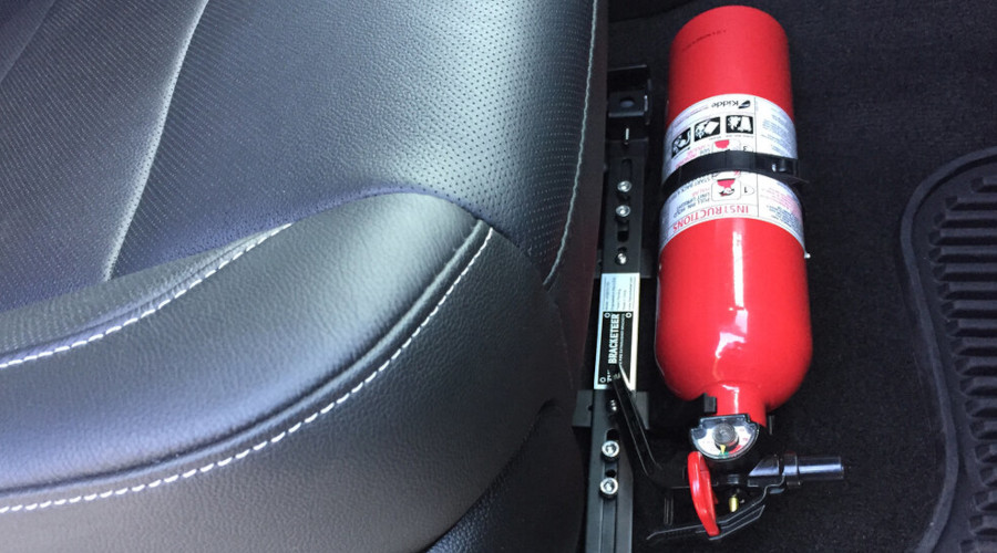 En qué parte debe ir el extintor en mi auto